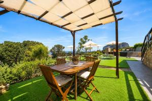 Pater Meus Suites - Sea View, Pool & Parking