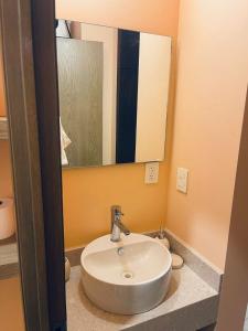 KMCERO Suites