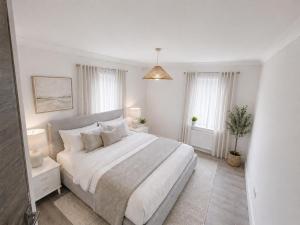 Luxury 4 Bed Apart Contractors Relocations