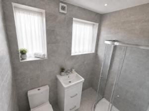 Luxury 4 Bed Apart Contractors Relocations