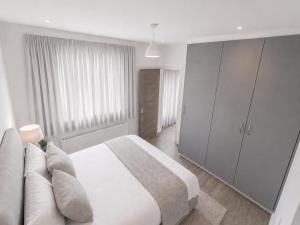 Luxury 4 Bed Apart Contractors Relocations