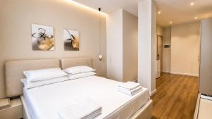 Sunset Boulevard Rooms