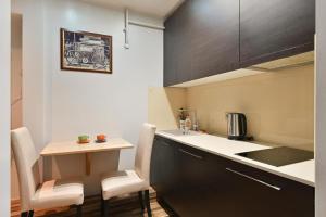 Modern apartment with free parking