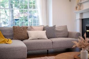 Charming 5BR House near Skytrain&Airport&Park&Shop