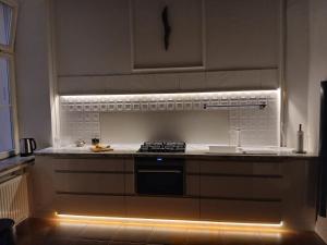 EXCLUSIVE USE 80m2 2BR 1 Living 4 Guests City Center Quiet Courtyard Koszyki Apartments