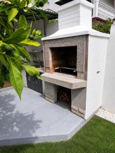 Studio Silvia - Free parking, WiFi & private yard with BBQ