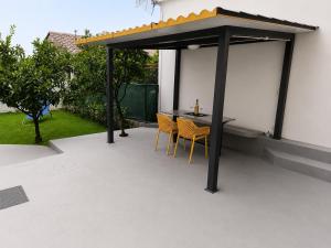 Studio Silvia - Free parking, WiFi & private yard with BBQ