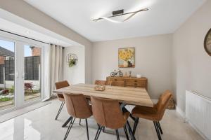 Spacious Modern home in the heart of Whitefield - Private Driveway Parking