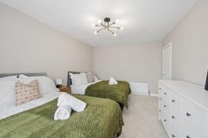 Spacious Modern home in the heart of Whitefield - Private Driveway Parking