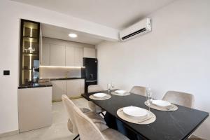 Golden Pearl - Exclusive Seaview Apartment with Jacuzzi & Spacious Teracce, Znjan