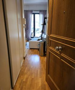 Appartement calme et lumineux dans immeuble de standing - Jardin sur les toits - Ascenseur - Climatisation mobile - Parking privé payant sur demande préalable - Quiet flat with elevator and private garden in old town