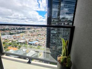 Vista panorámica con balcón, piso 17; Parking, Usaquén