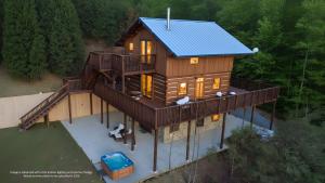 Bear Cove - rustic mountainside cabin with incredible view