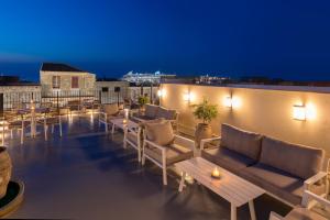 Karavel Suites - Old Town Boutique Rooms