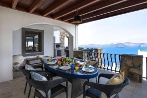Stunning Sea Front Villa near Yalikavak Marina