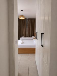 Budget Beach Room-Santorini 5 min walk from Sea