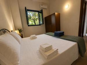 Ulysse77 Sea View Home with Pool & Garden