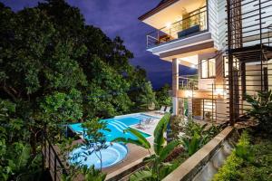 Breathtaking Jungle Views and Abundant Wildlife