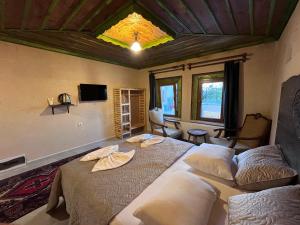 Falcon Cave Suites