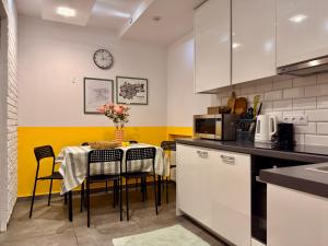 Prime Kazimierz Retreat 3BR - Walk to Old Town