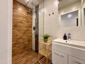 Prime Kazimierz Retreat 3BR - Walk to Old Town