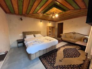 Falcon Cave Suites