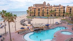 Renovated 2BR2BA Ocean View Retreat on Sandy Beach