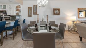 Renovated 2BR2BA Ocean View Retreat on Sandy Beach