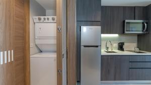 One 1507C: Sunset Paradise Ocean View