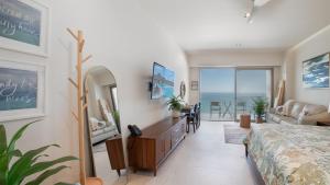 One 1403B: Beachfront Bliss Studio in Sandy Beach