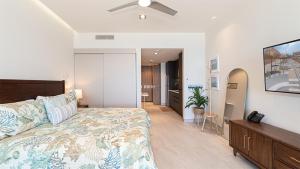 One 1403B: Beachfront Bliss Studio in Sandy Beach