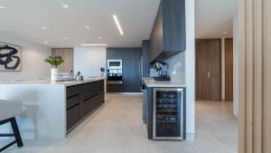 Beachfront Paradise 4BR4BA Elegant Condo with Breathtaking Views