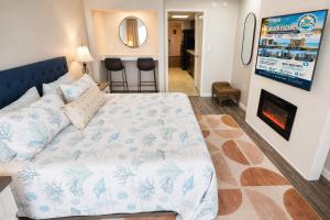 Modern Oceanfront Penthouse at Camelot by the Sea