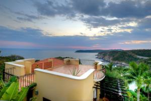 Las Palmas Oceanfront Villas and Casitas