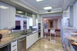 Three Bedroom Condo with Marina Views and Private Balcony