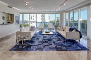 Three Bedroom Condo with Marina Views and Private Balcony