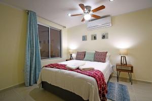 The Poolside Suite Downtown Access free parking on street