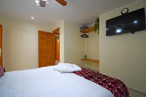 The Poolside Suite Downtown Access free parking on street