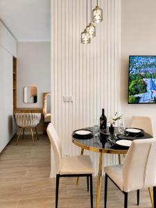 Neon Luxury Apartment & Free Underground Parking