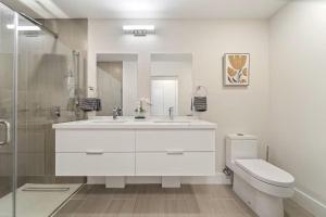 Coral Beach 101 2BR 2BR West Coast Condo, Pool, Rooftop, Beaches