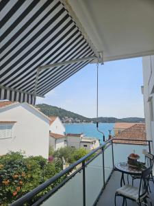 Apartments Perina Tisno