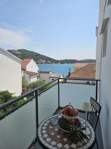 Apartments Perina Tisno