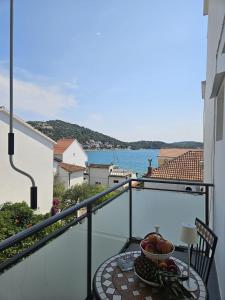 Apartments Perina Tisno