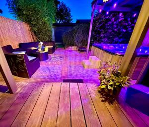 1001 Nights Luxury Spa Oasis with private jacuzzi sauna and garden between Amsterdam Haarlem and Schiphol Airport