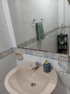 MONOAMBIENTE, cómodo en lugar tranquilo y seguro, a minutos del aeropuerto y de centros comerciales de Asunción!!