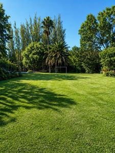 Casa quinta, espaciosa y con mucho verde