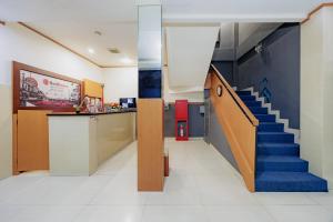 RedDoorz near Sarinah Mall