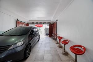 RedDoorz near Palmerah Station