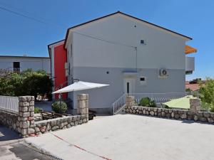 Apartments with hot tub Dramalj, Crikvenica - 25226