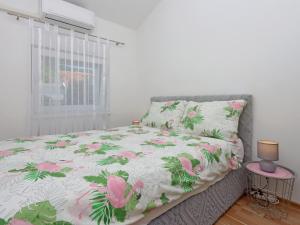 Apartments with hot tub Dramalj, Crikvenica - 25226
